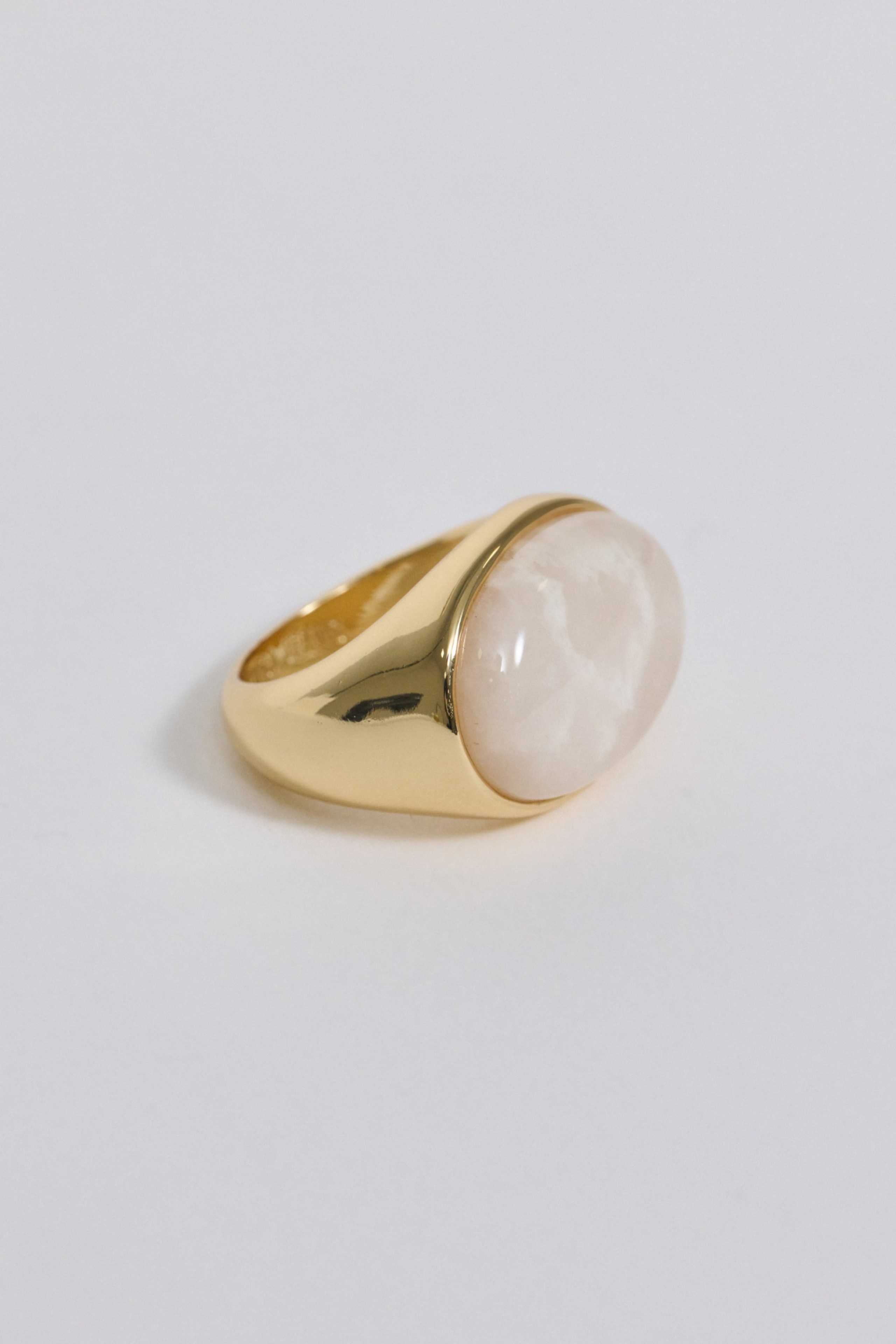 GOUDKLEURIGE RING MET STEEN