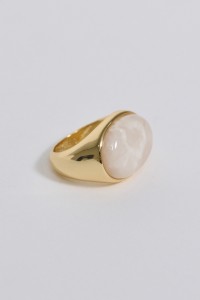 GOUDKLEURIGE RING MET STEEN GOUDKLEURIGE RING MET STEEN