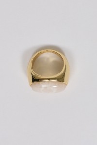 GOUDKLEURIGE RING MET STEEN GOUDKLEURIGE RING MET STEEN