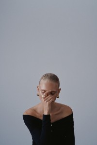 GOUDKLEURIGE RING MET STEEN GOUDKLEURIGE RING MET STEEN
