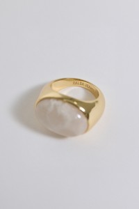 GOUDKLEURIGE RING MET STEEN GOUDKLEURIGE RING MET STEEN