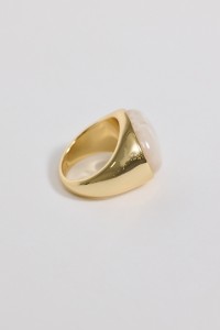 GOUDKLEURIGE RING MET STEEN GOUDKLEURIGE RING MET STEEN