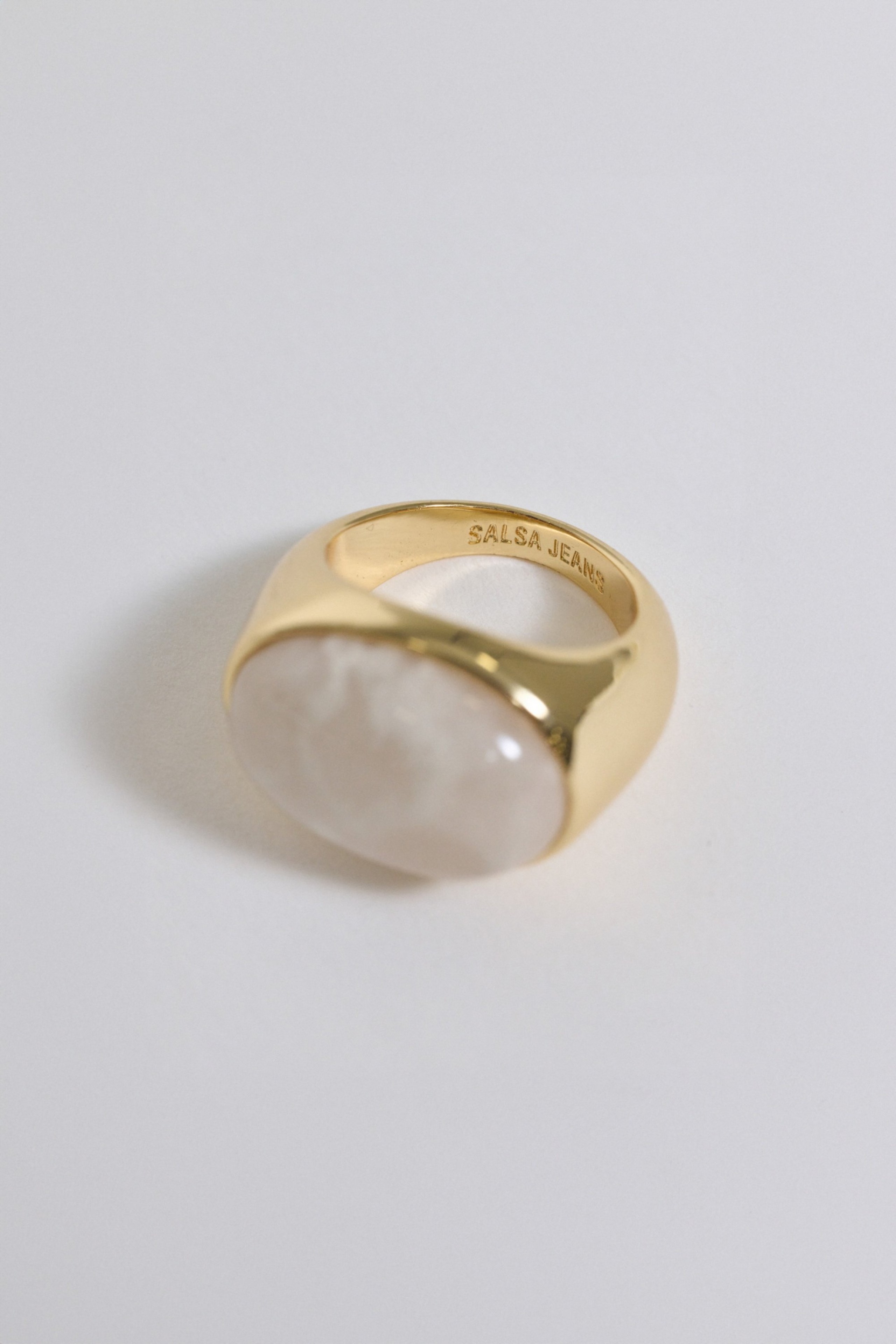 GOUDKLEURIGE RING MET STEEN