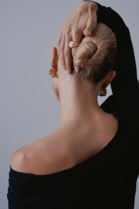 GOUDKLEURIGE RING MET STEEN GOUDKLEURIGE RING MET STEEN