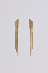 PENDIENTES LARGOS CON DETALLE DE CADENAS
