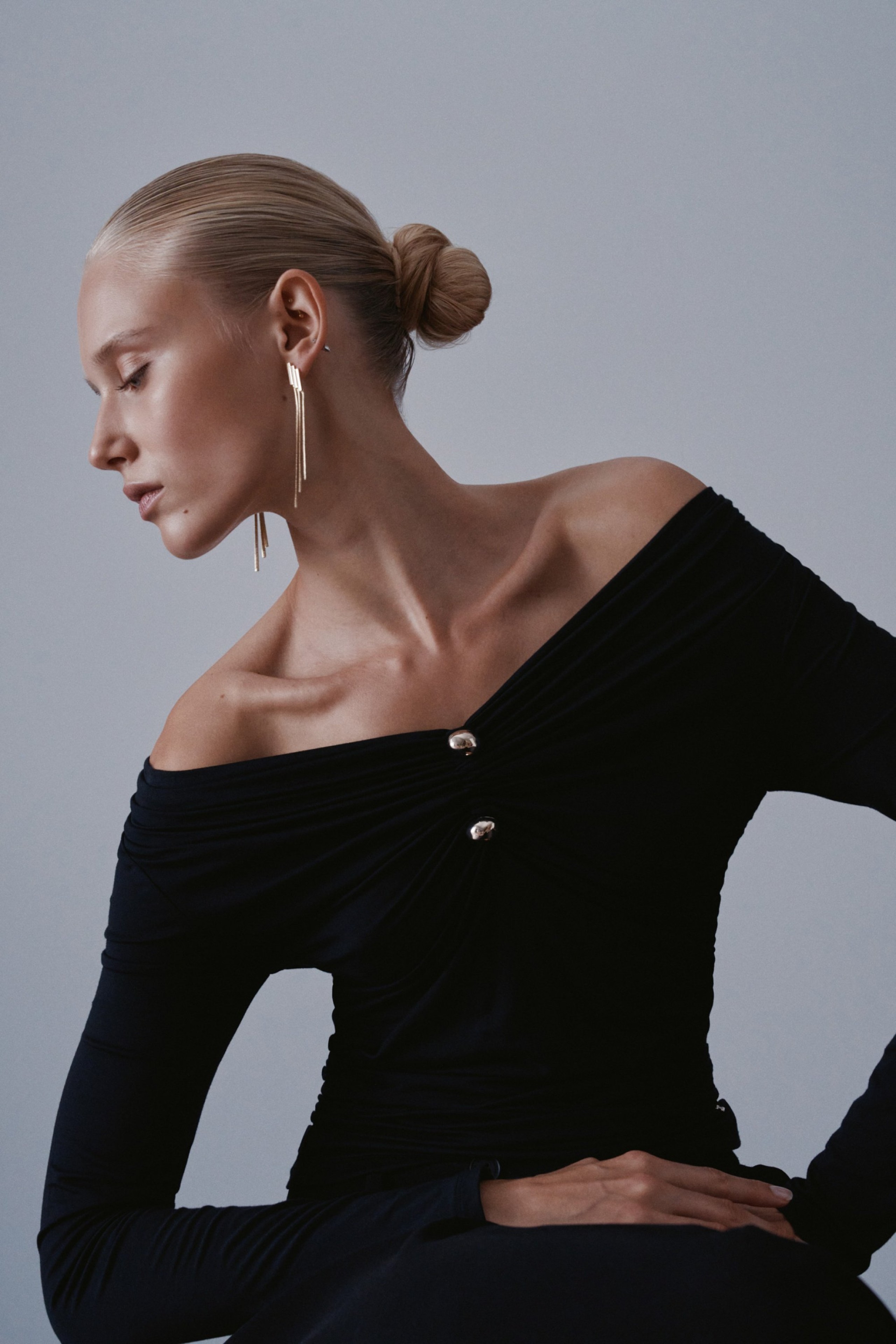 LANGE OORBELLEN MET KETTINGDETAIL