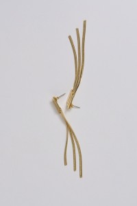 PENDIENTES LARGOS CON DETALLE DE CADENAS