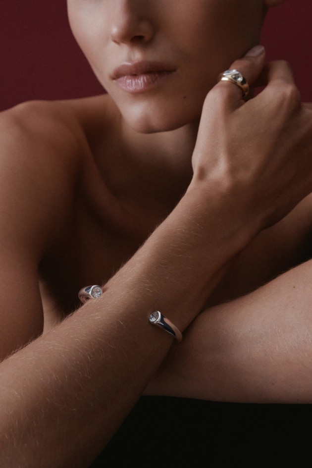 ADJUSTABLE BRACELET WITH SHINY DETAIL