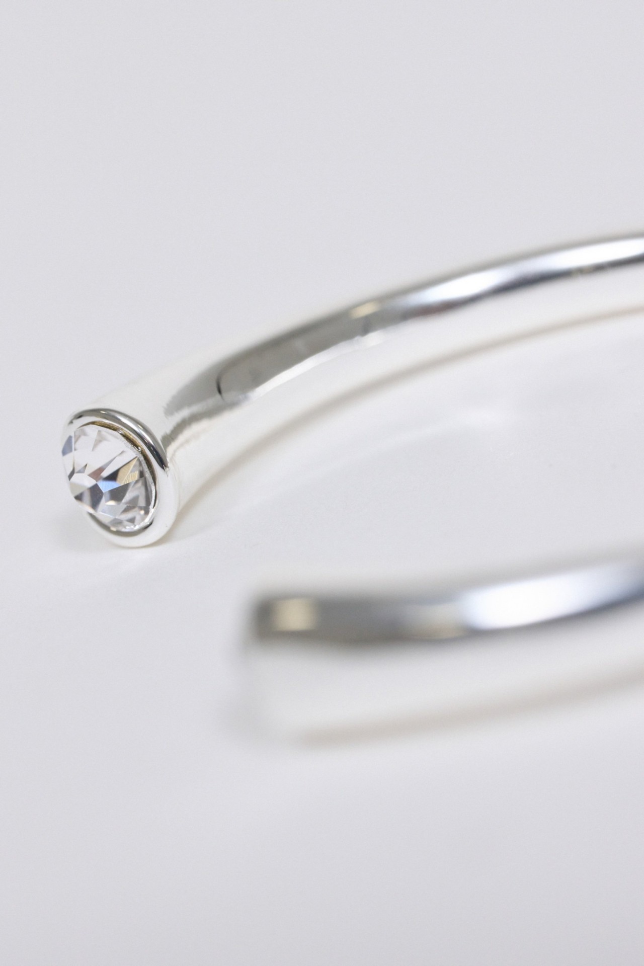 BRACELET R�GLABLE AVEC D�TAIL BRILLANT
