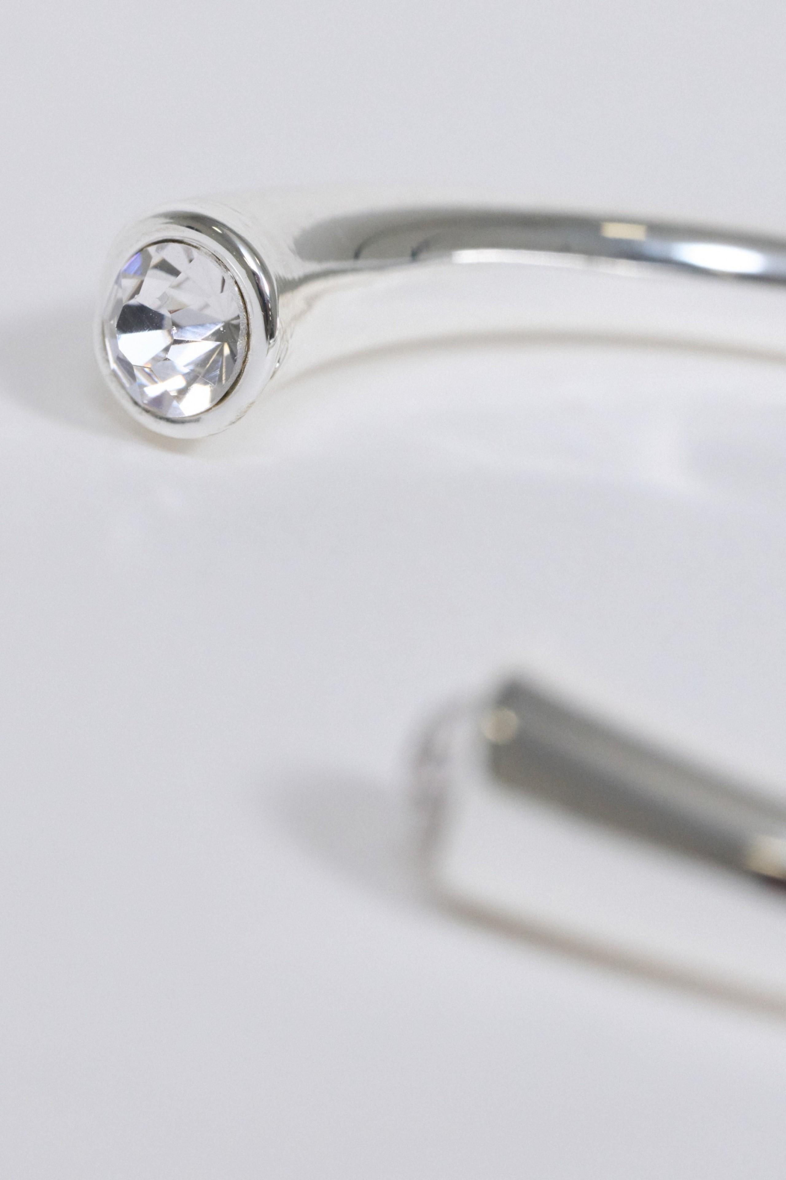 ADJUSTABLE BRACELET WITH SHINY DETAIL