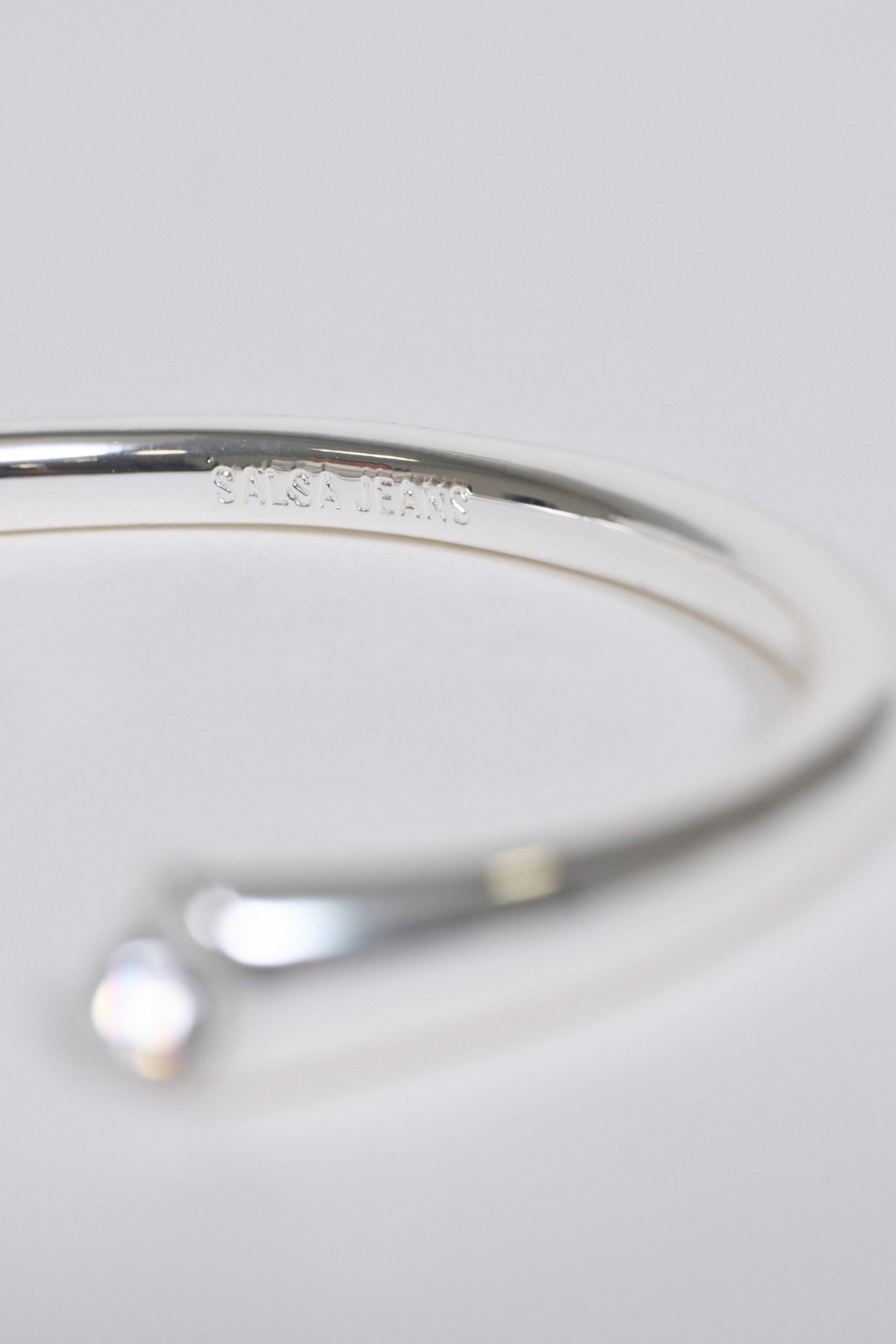 ADJUSTABLE BRACELET WITH SHINY DETAIL