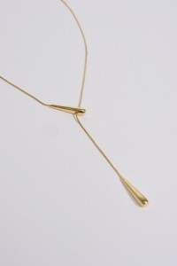 COLLAR DORADO CON COLGANTE
