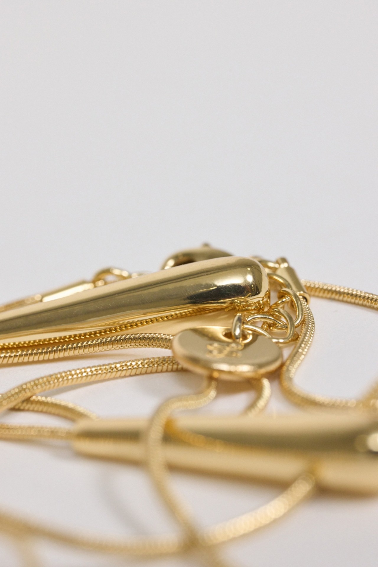 COLLAR DORADO CON COLGANTE
