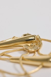 COLLAR DORADO CON COLGANTE