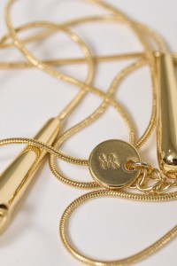 COLLAR DORADO CON COLGANTE