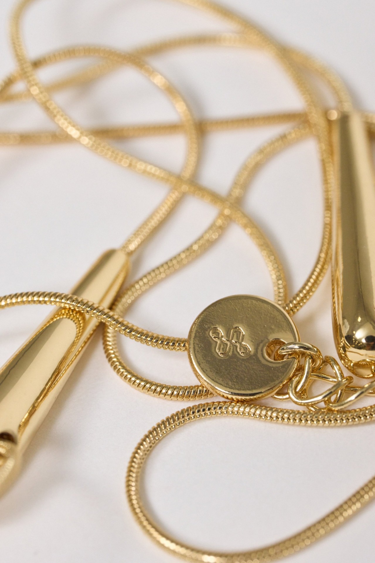 COLLAR DORADO CON COLGANTE