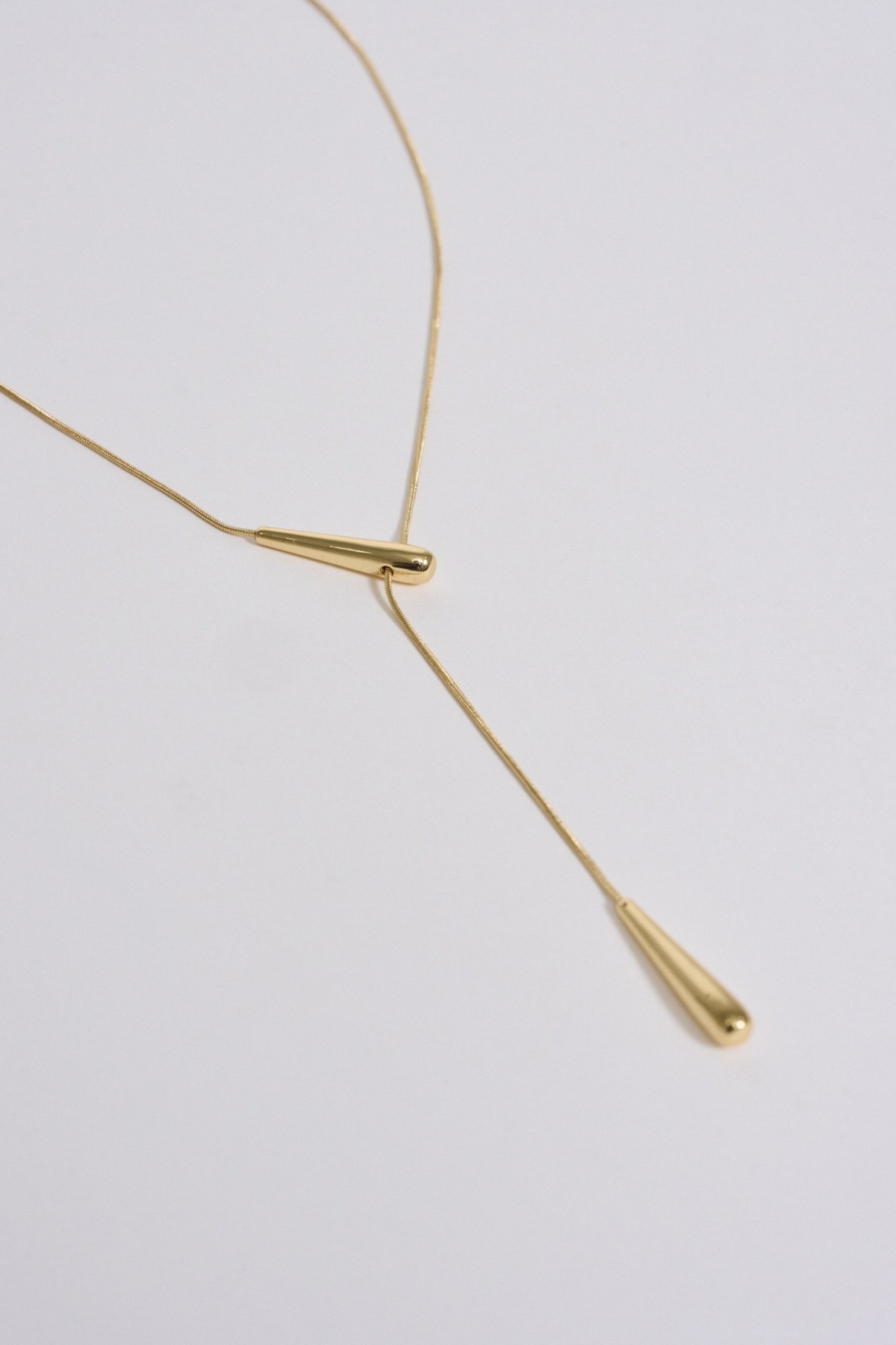 COLLAR DORADO CON COLGANTE