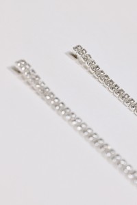 LANGE OORBELLEN MET GLANZENDE DETAILS