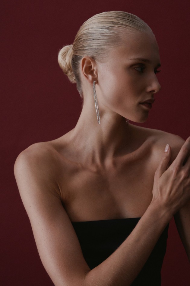 LONG EARRINGS WITH SPARKLING DETAILS