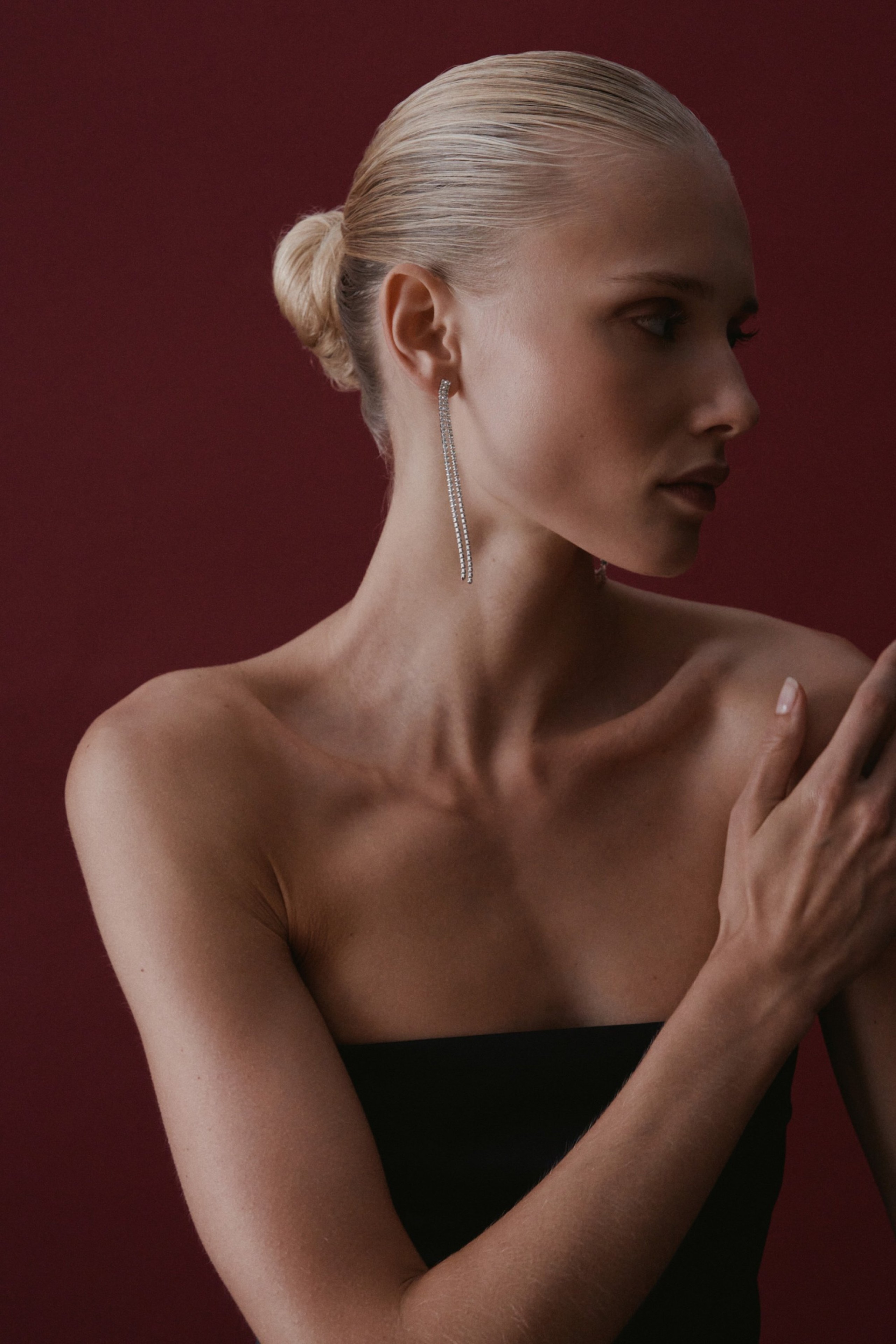 LONG EARRINGS WITH SPARKLING DETAILS