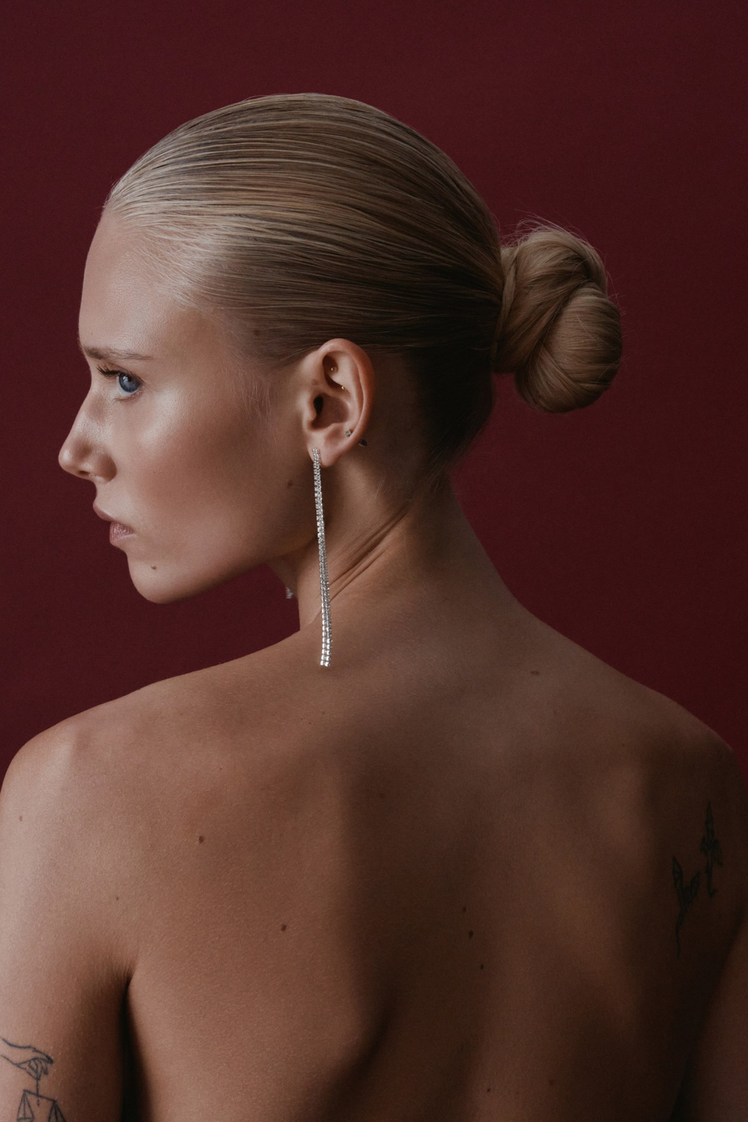 LONG EARRINGS WITH SPARKLING DETAILS