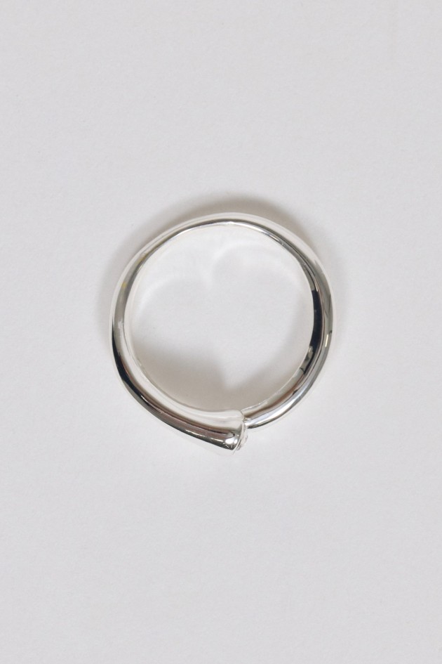 ADJUSTABLE RING WITH SPARKLING STONE
