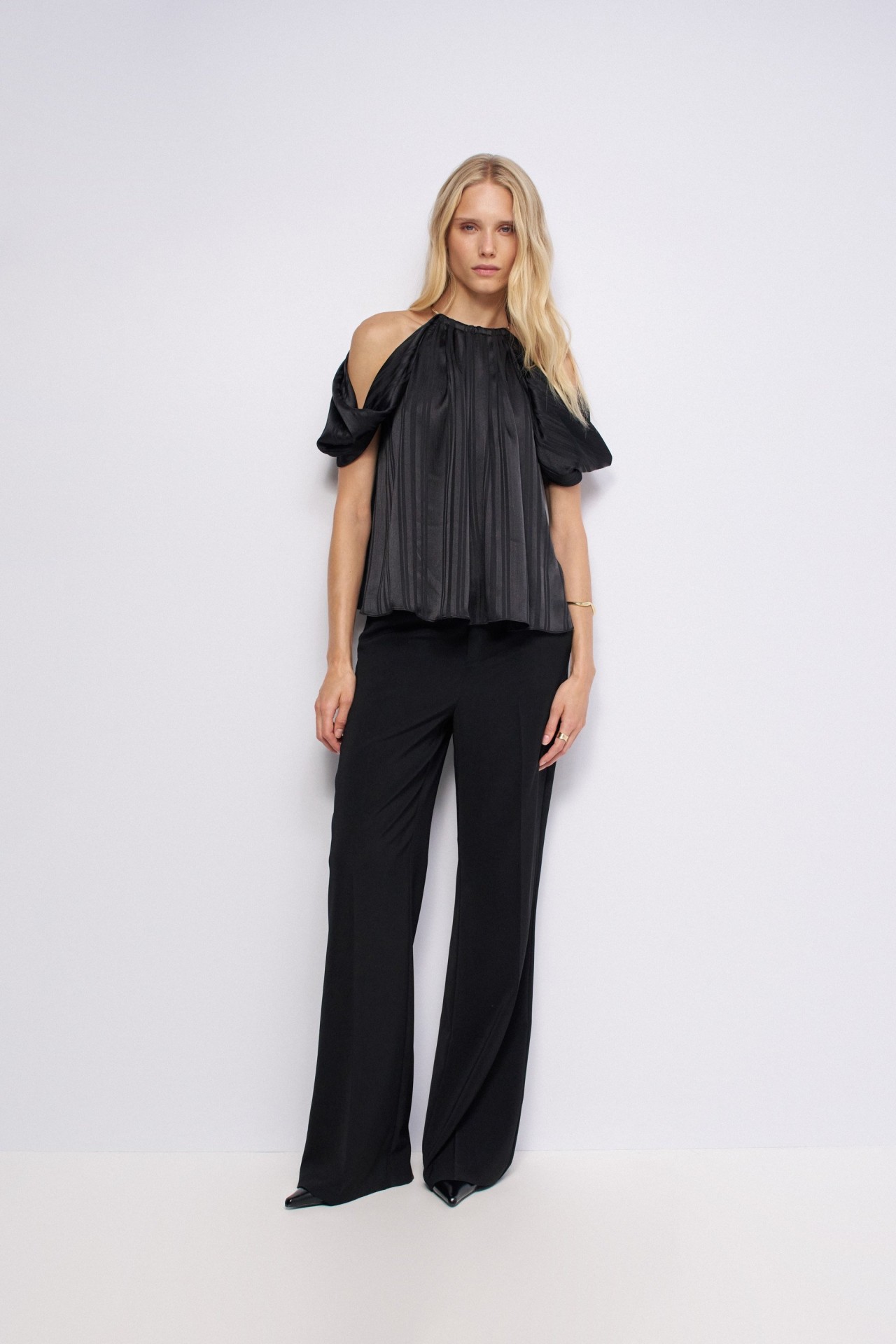 TEXTURED OFF-THE-SHOULDER TOP