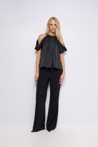TEXTURED OFF-THE-SHOULDER TOP TEXTURED OFF-THE-SHOULDER TOP