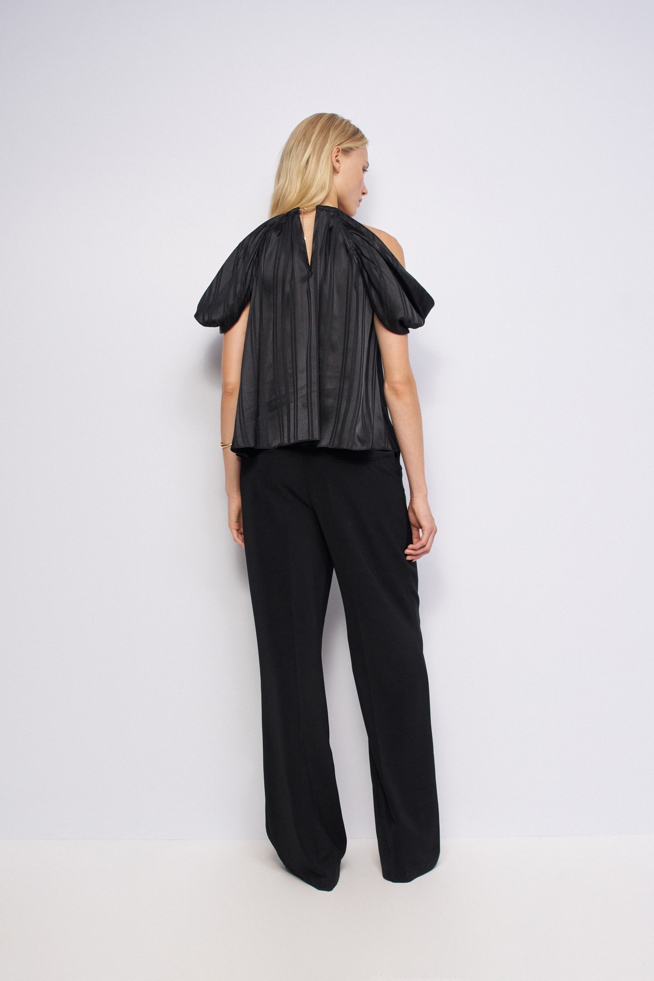 TEXTURED OFF-THE-SHOULDER TOP