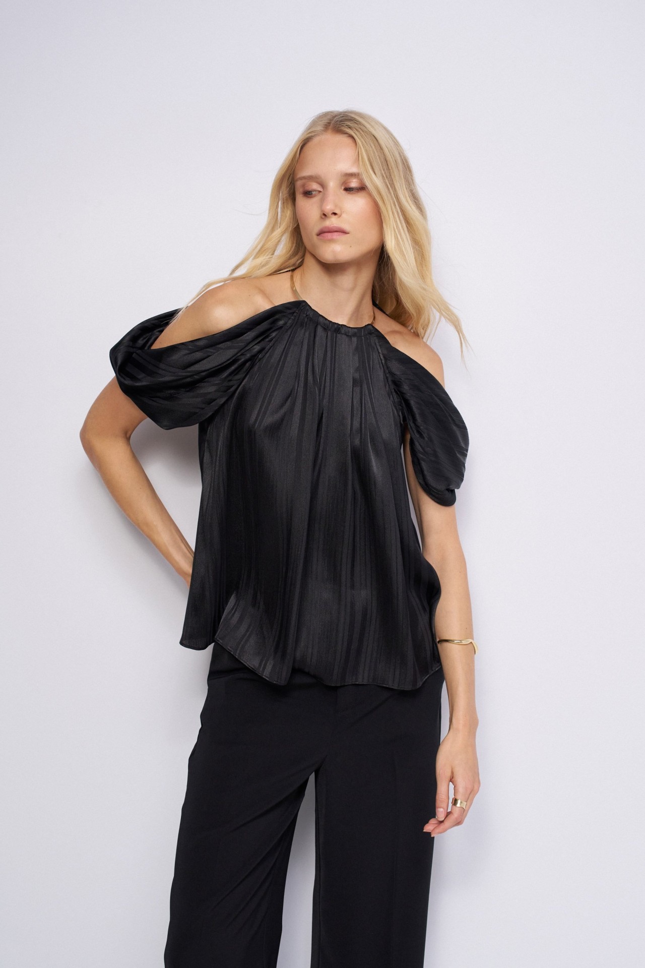 TEXTURED OFF-THE-SHOULDER TOP