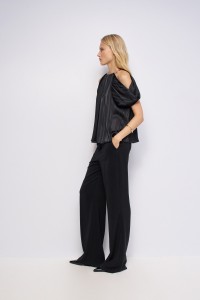 TEXTURED OFF-THE-SHOULDER TOP TEXTURED OFF-THE-SHOULDER TOP