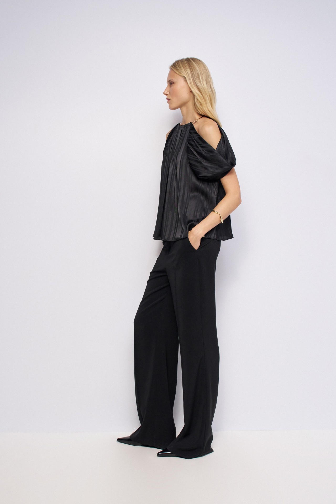 TEXTURED OFF-THE-SHOULDER TOP