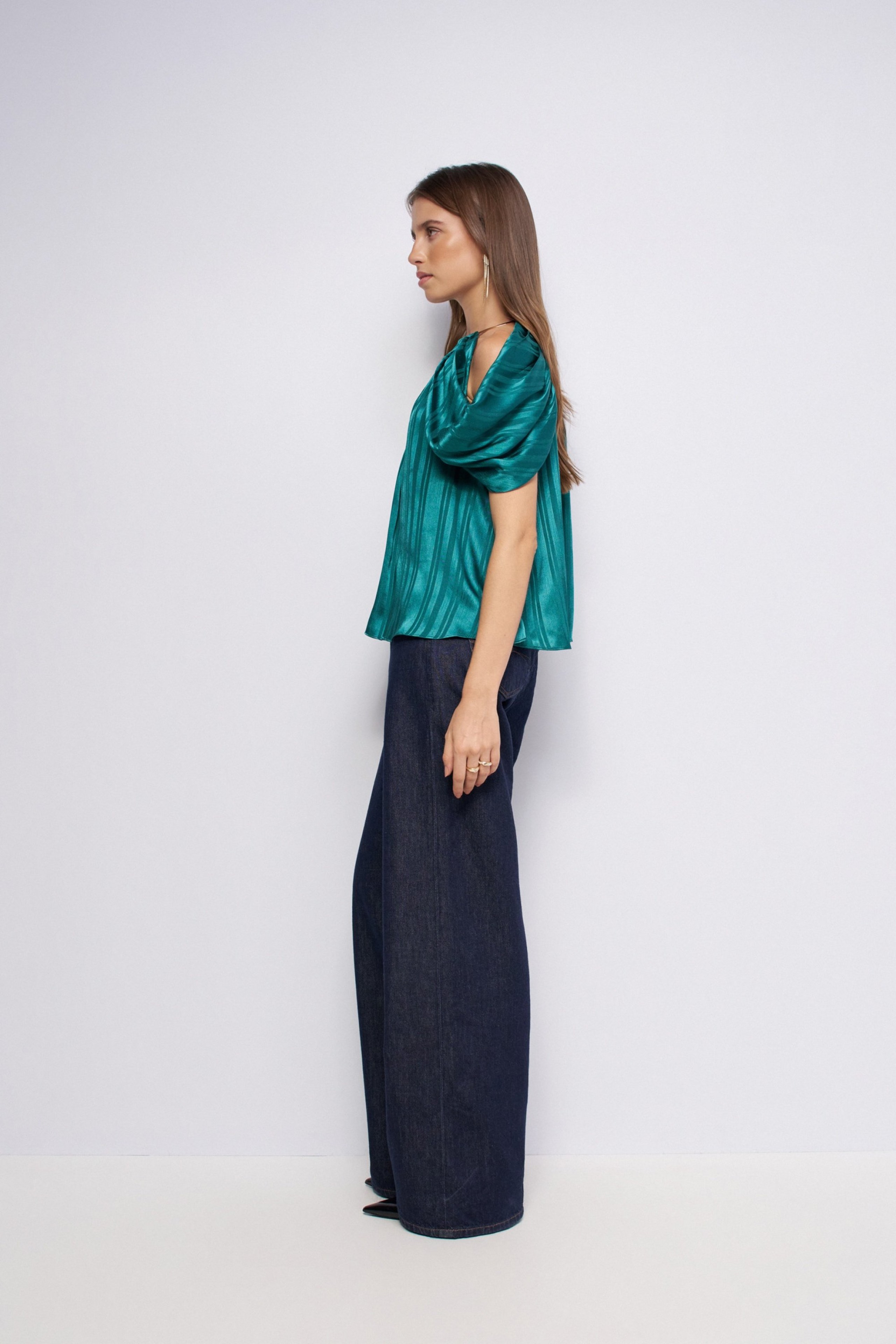 TEXTURED OFF-THE-SHOULDER TOP