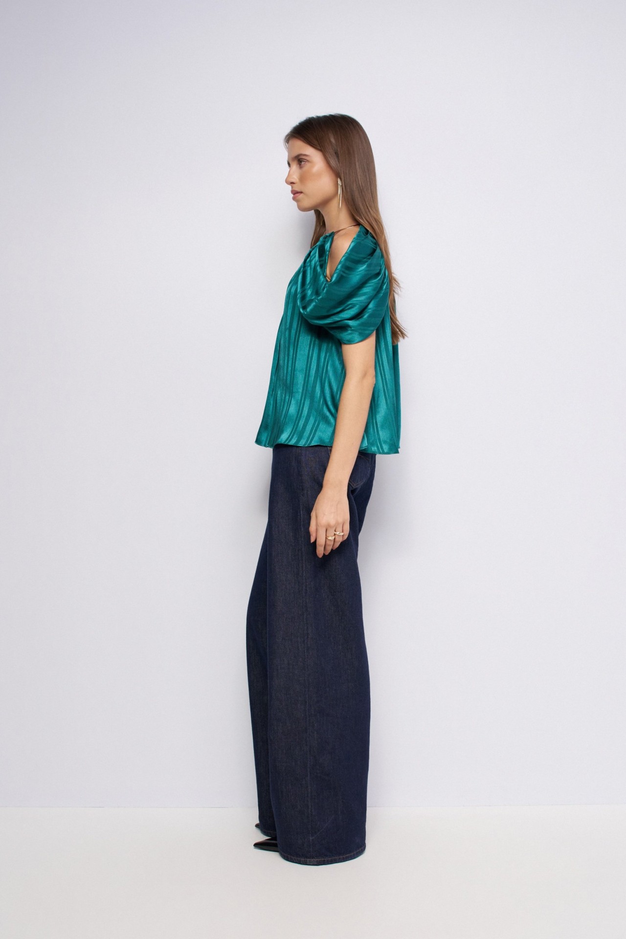 TEXTURED OFF-THE-SHOULDER TOP