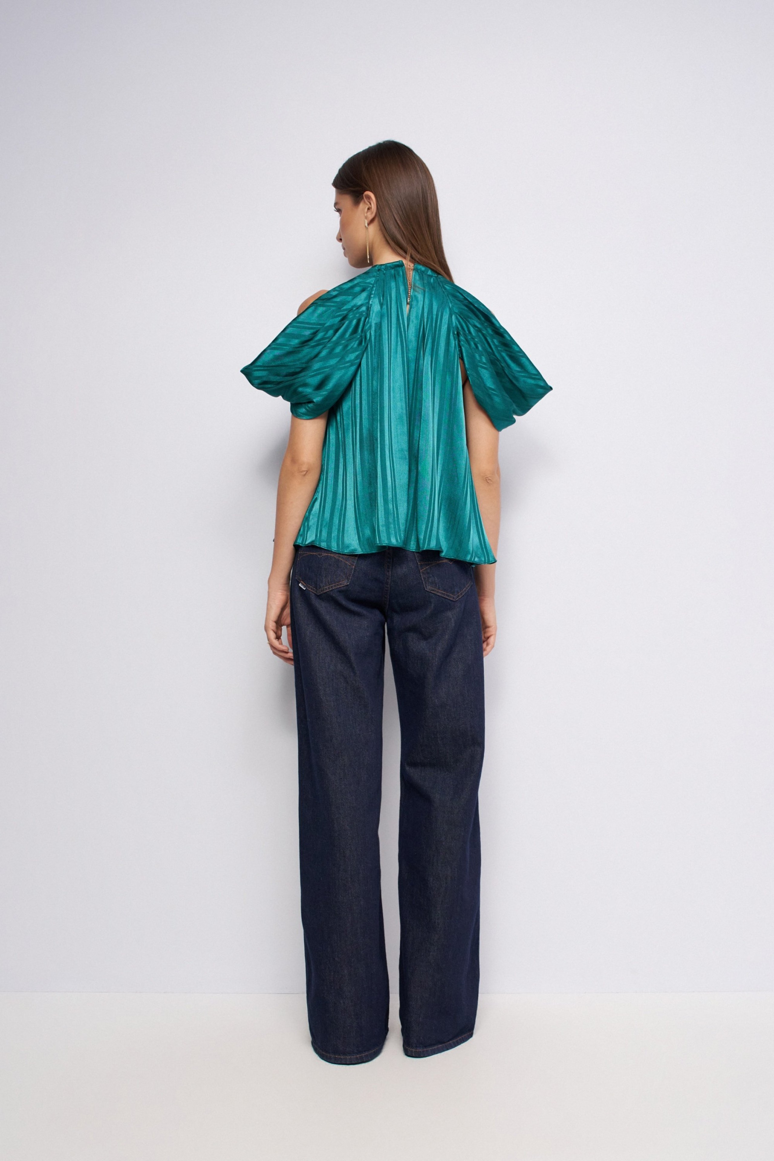 TEXTURED OFF-THE-SHOULDER TOP