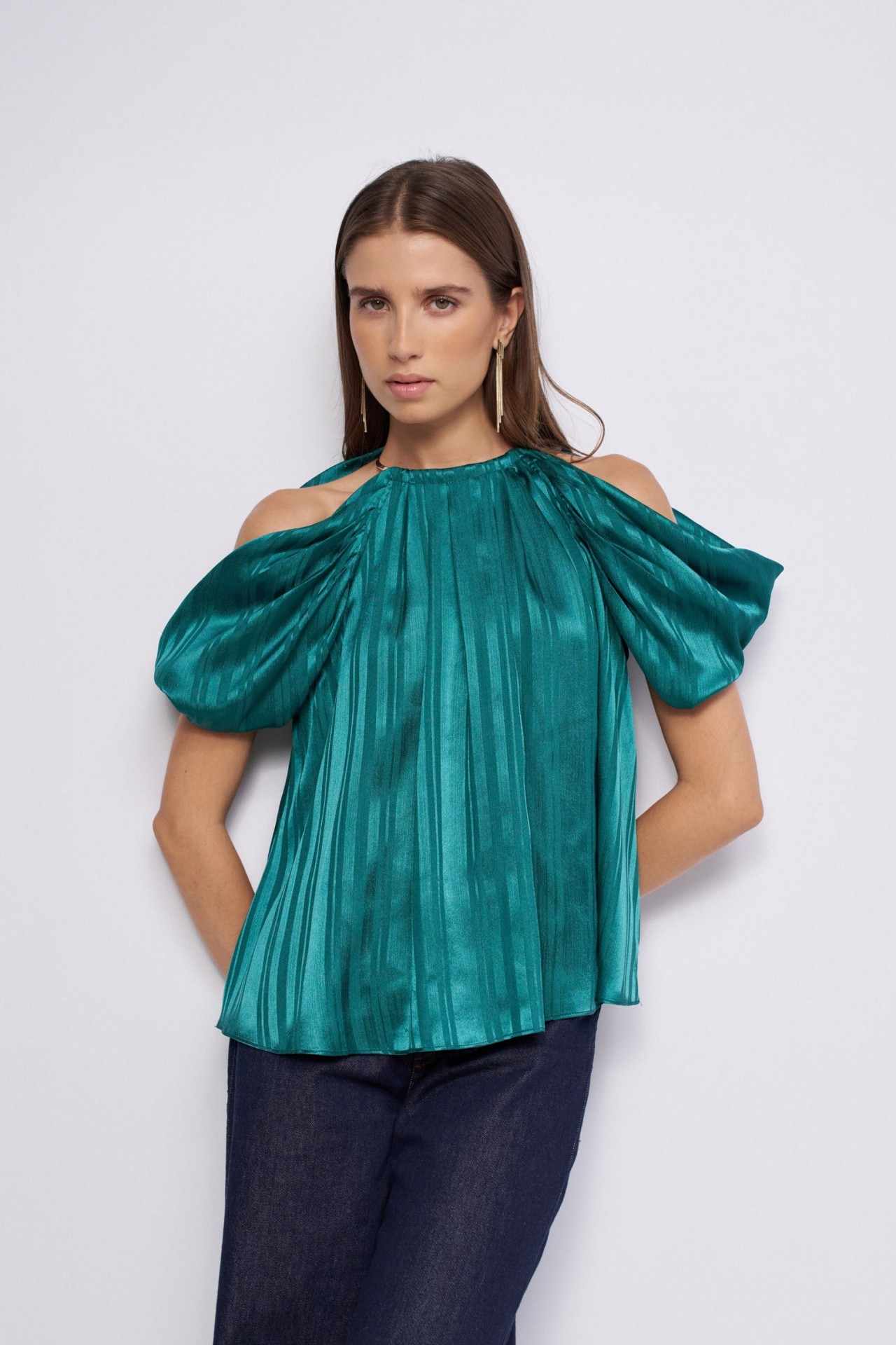 TEXTURED OFF-THE-SHOULDER TOP