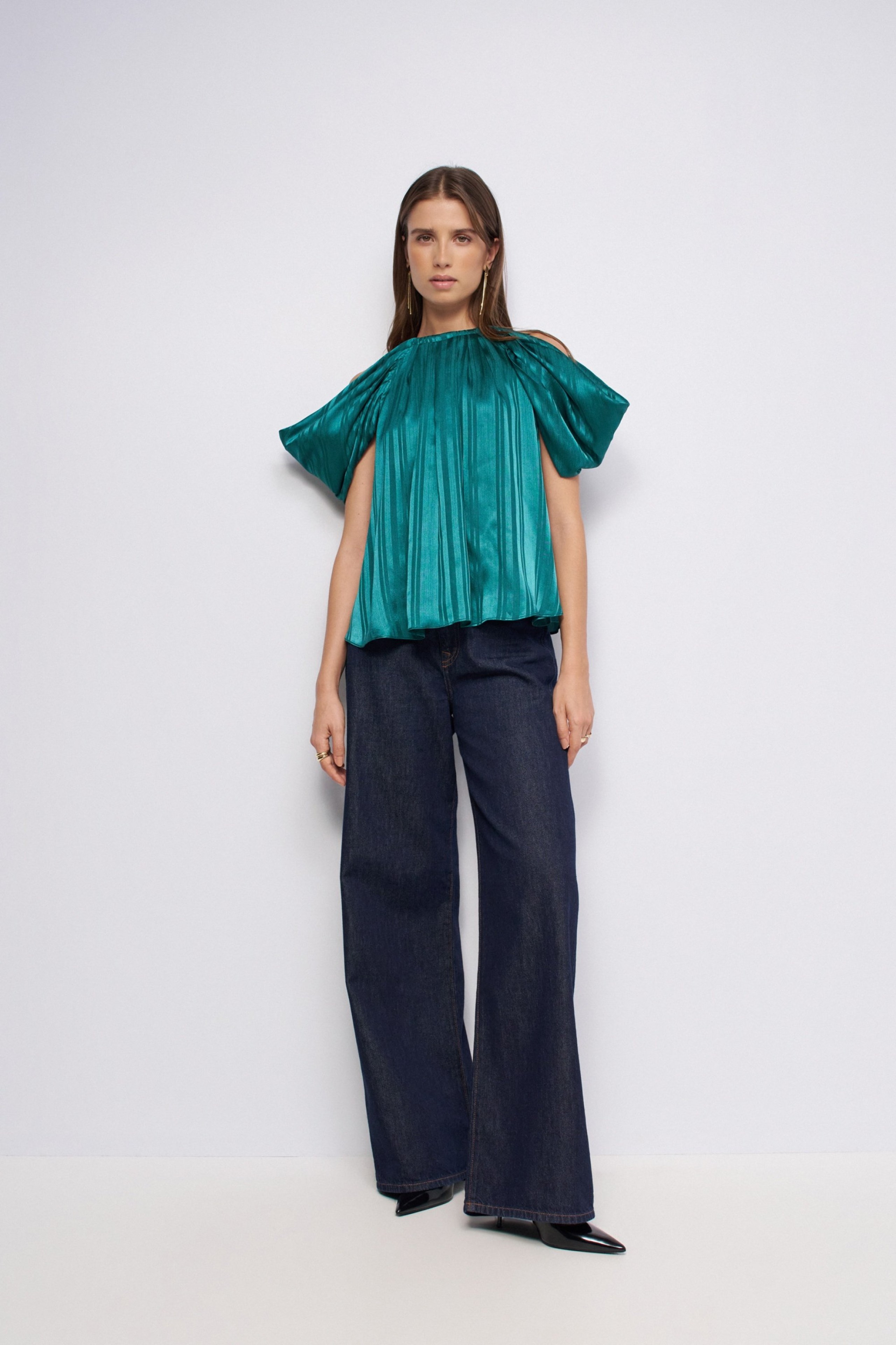 TEXTURED OFF-THE-SHOULDER TOP