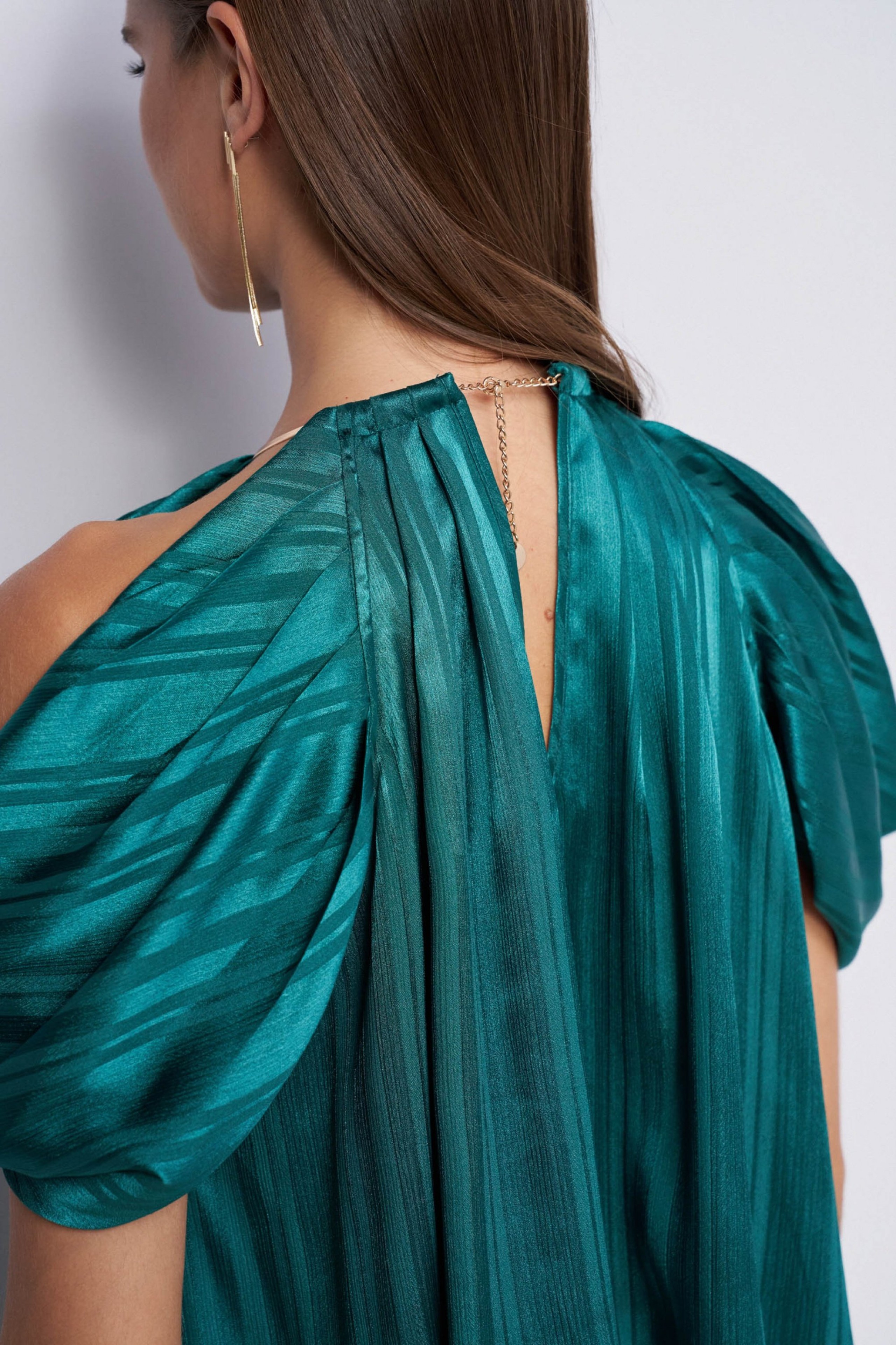 TEXTURED OFF-THE-SHOULDER TOP