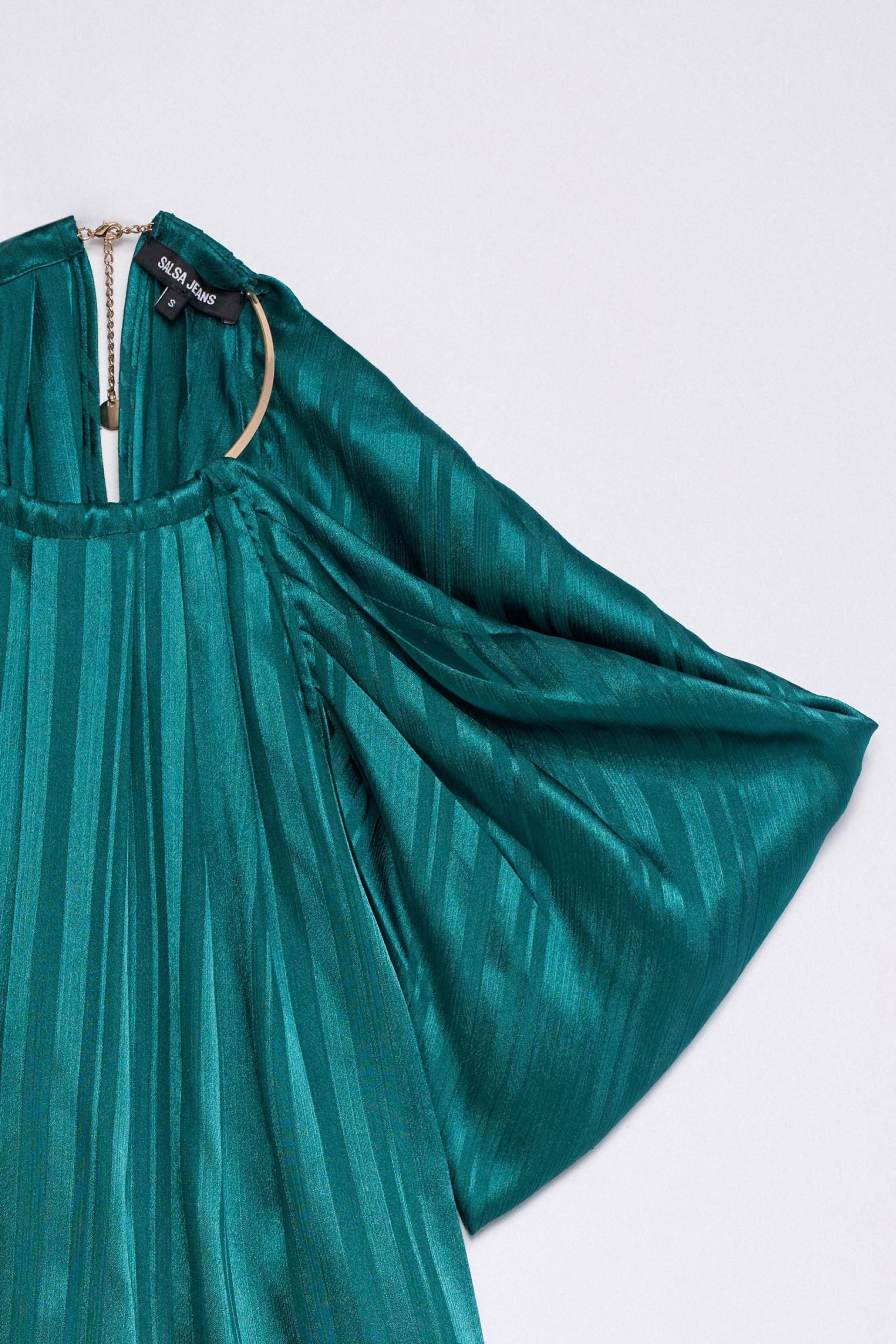 TEXTURED OFF-THE-SHOULDER TOP