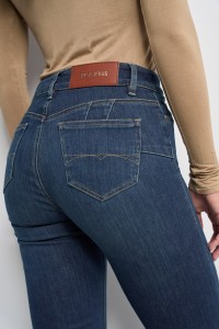 DESTINY PUSH UP STRAIGHT JEANS
