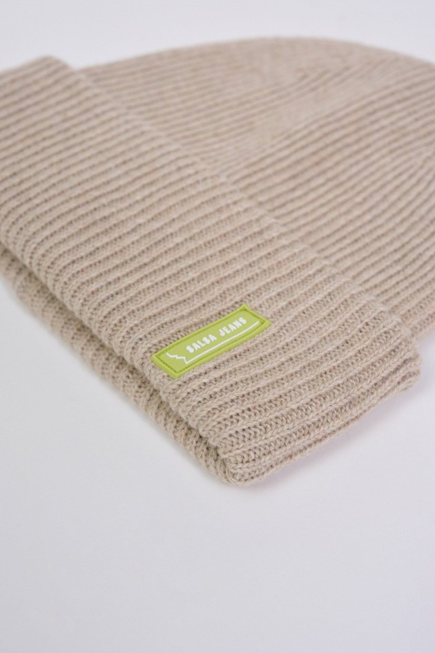 KNITTED BEANIE