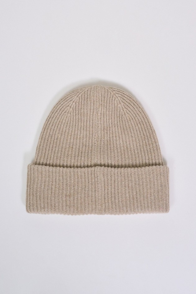 KNITTED BEANIE