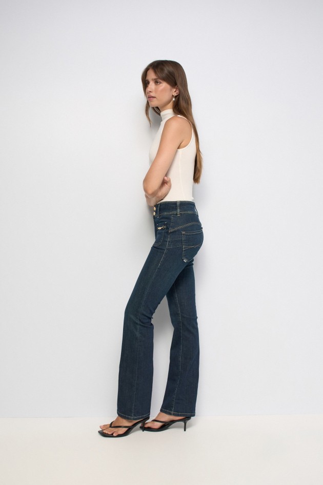 SECRET PUSH IN BOOTCUT JEANS