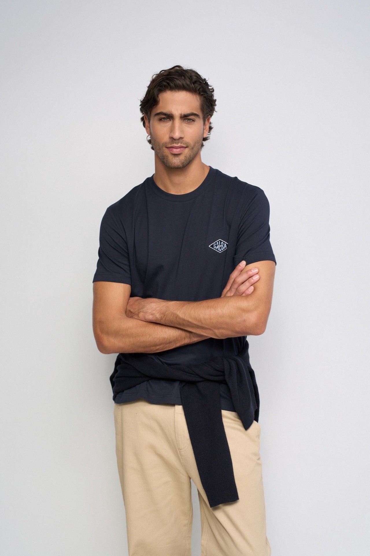 CAMISETA CON BRANDING