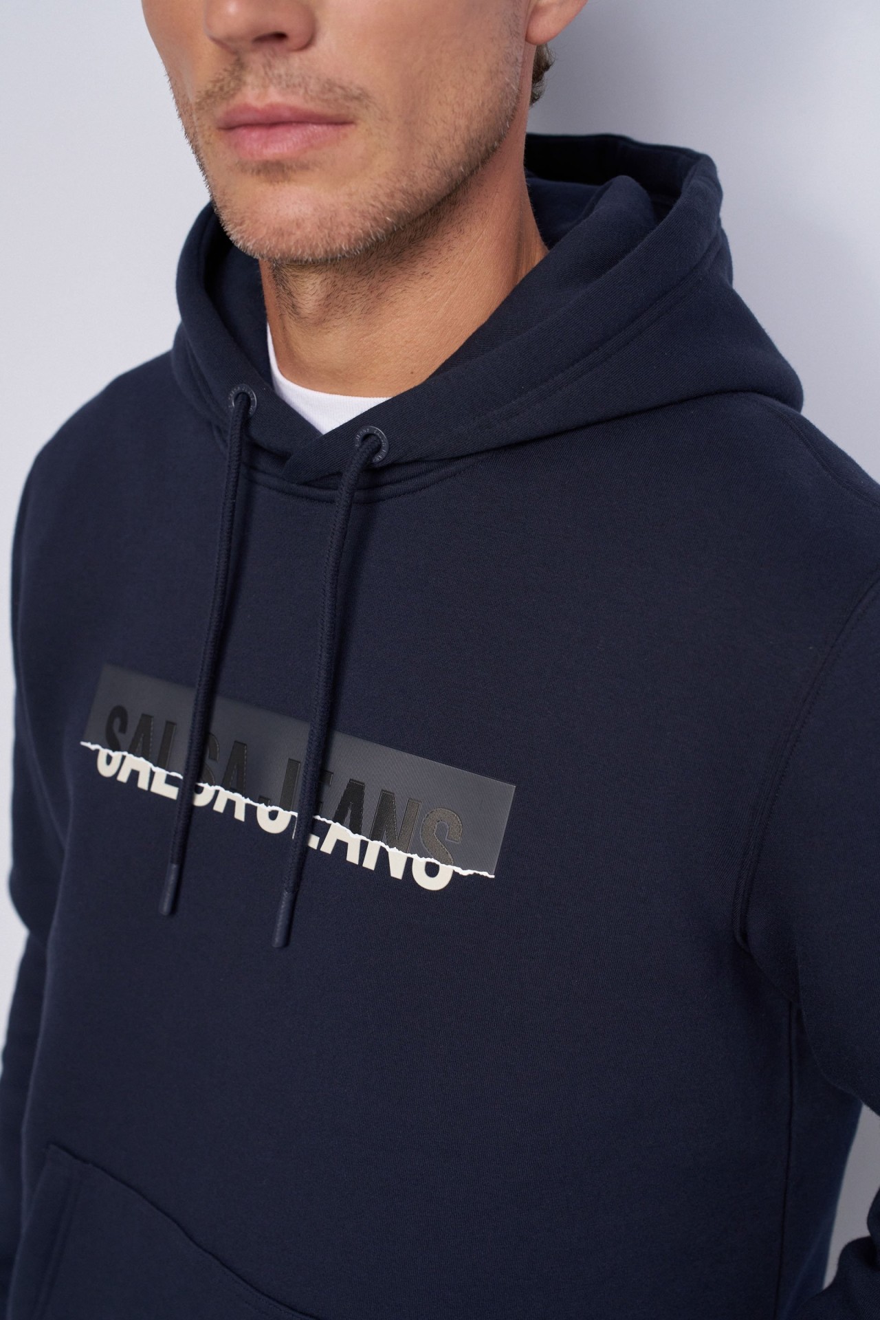 HOODED SWEATSHIRT