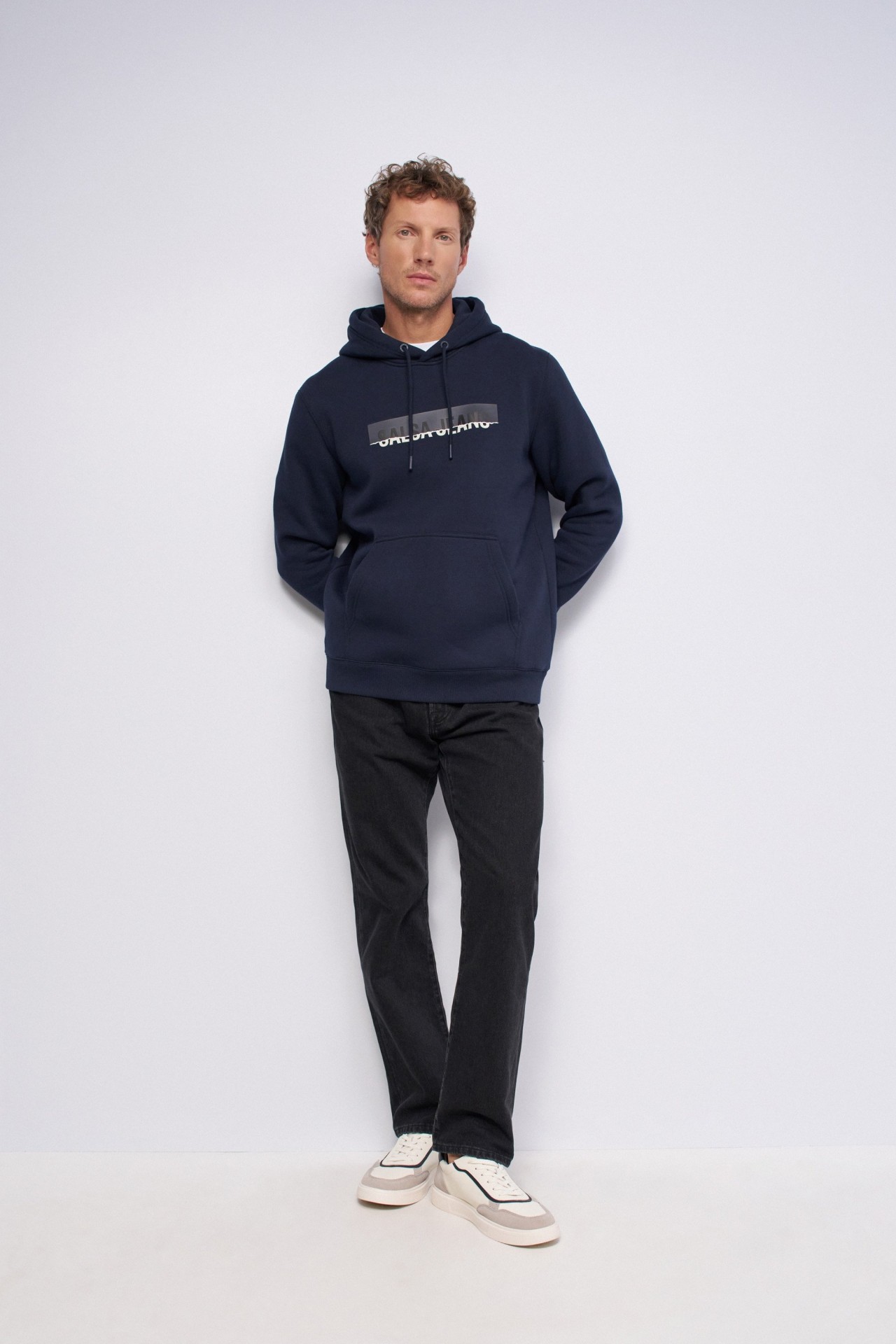 HOODED SWEATSHIRT