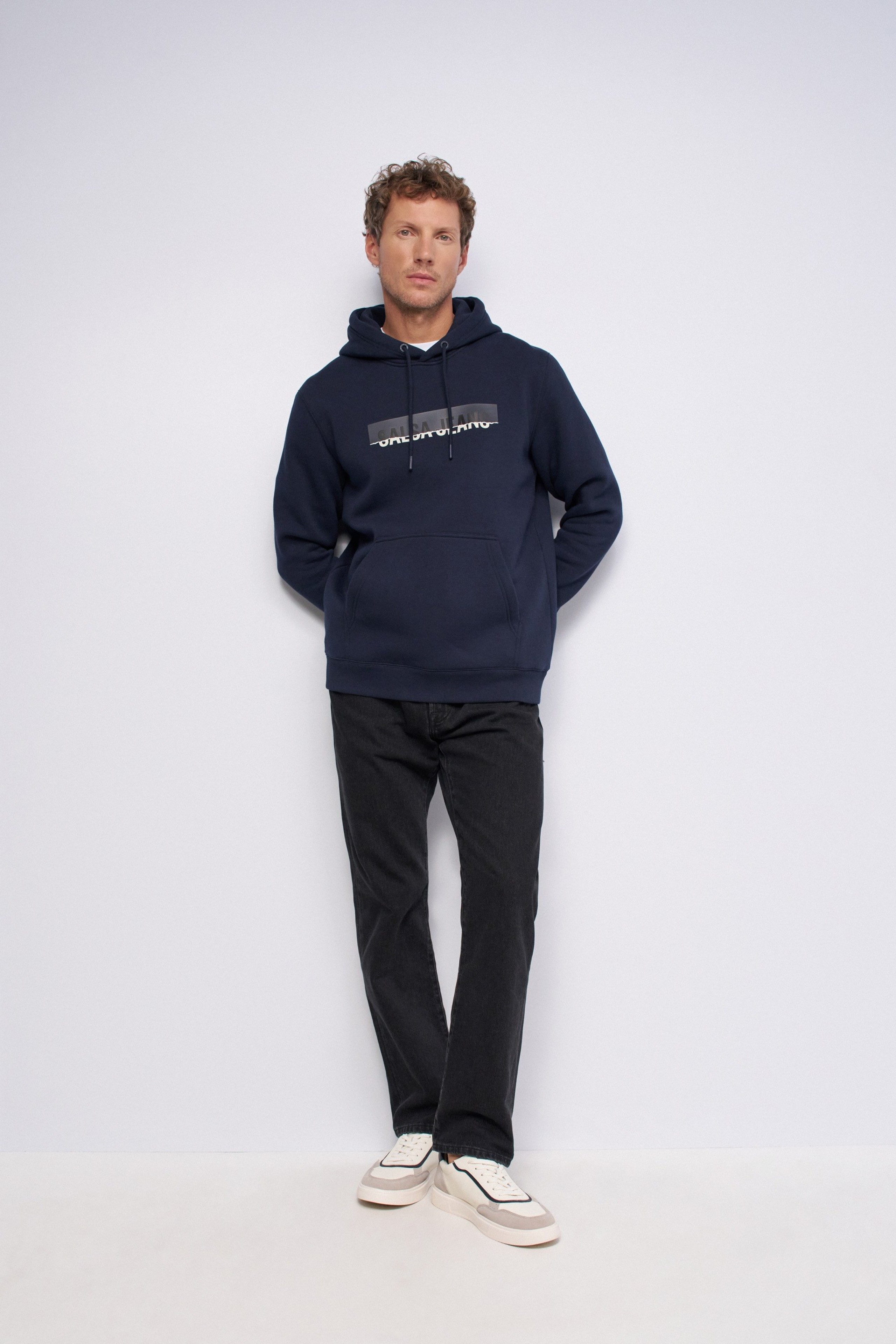 SWEAT À CAPUCHE