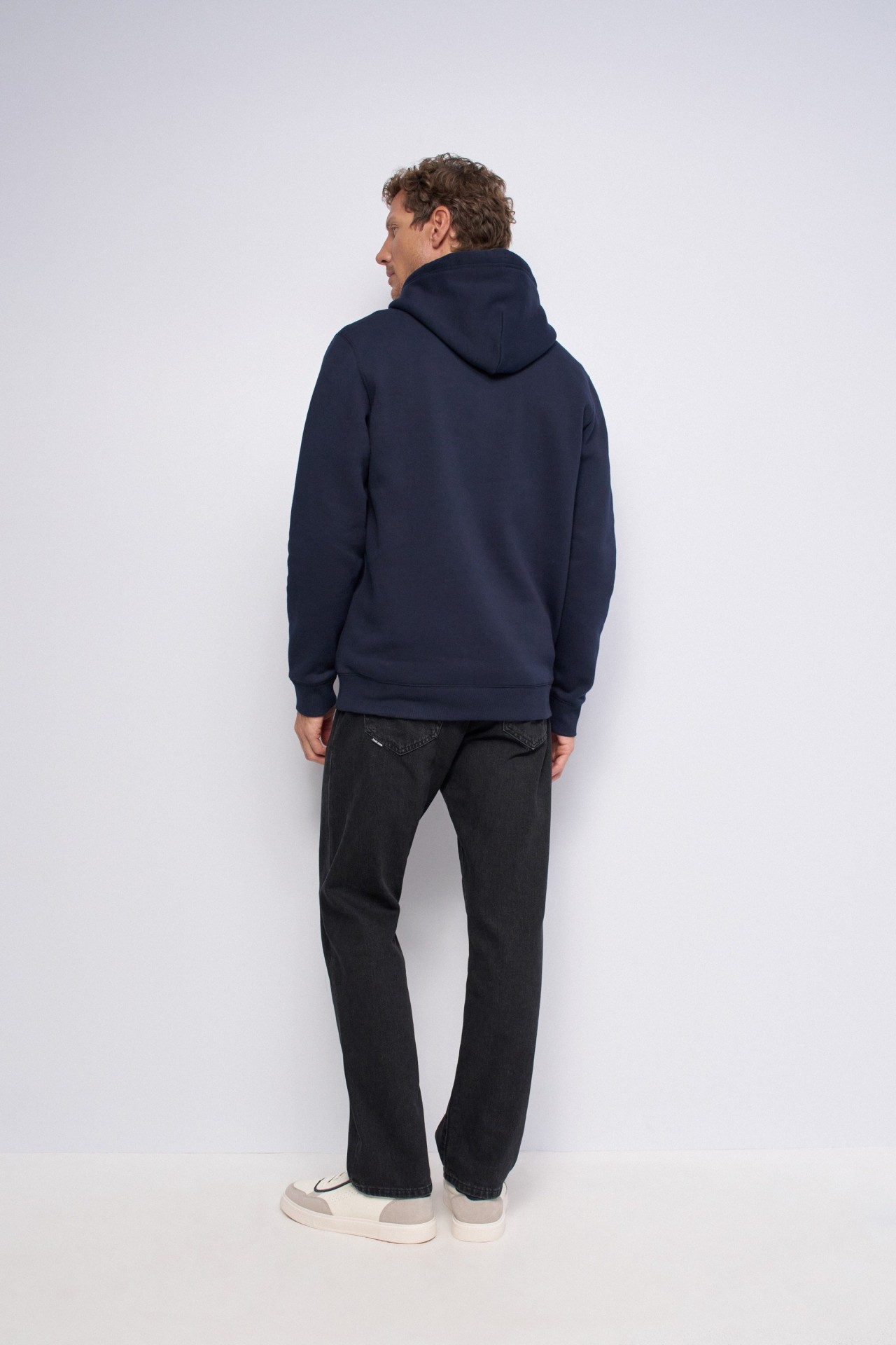 HOODED SWEATSHIRT