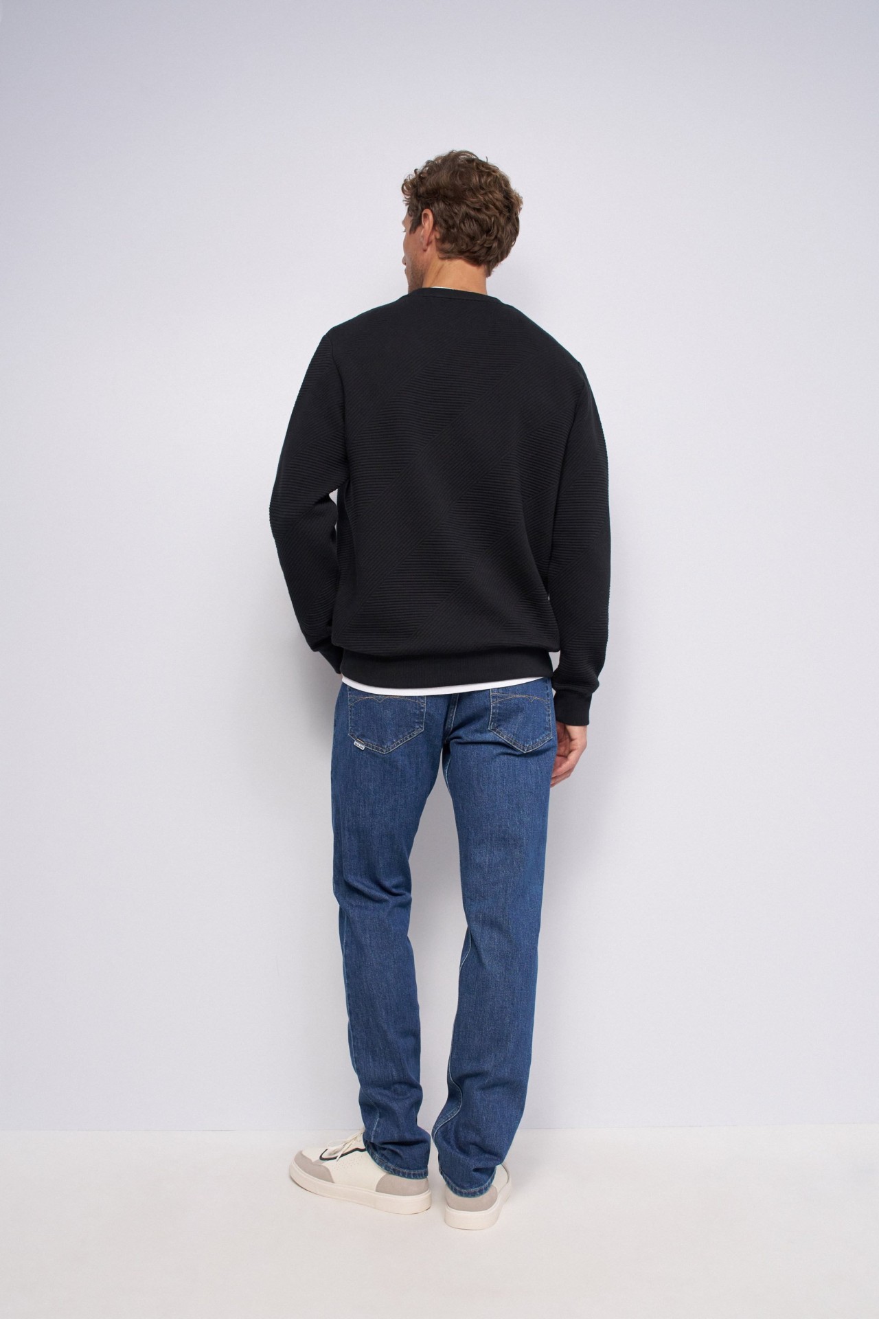 SUDADERA CON RELIEVE