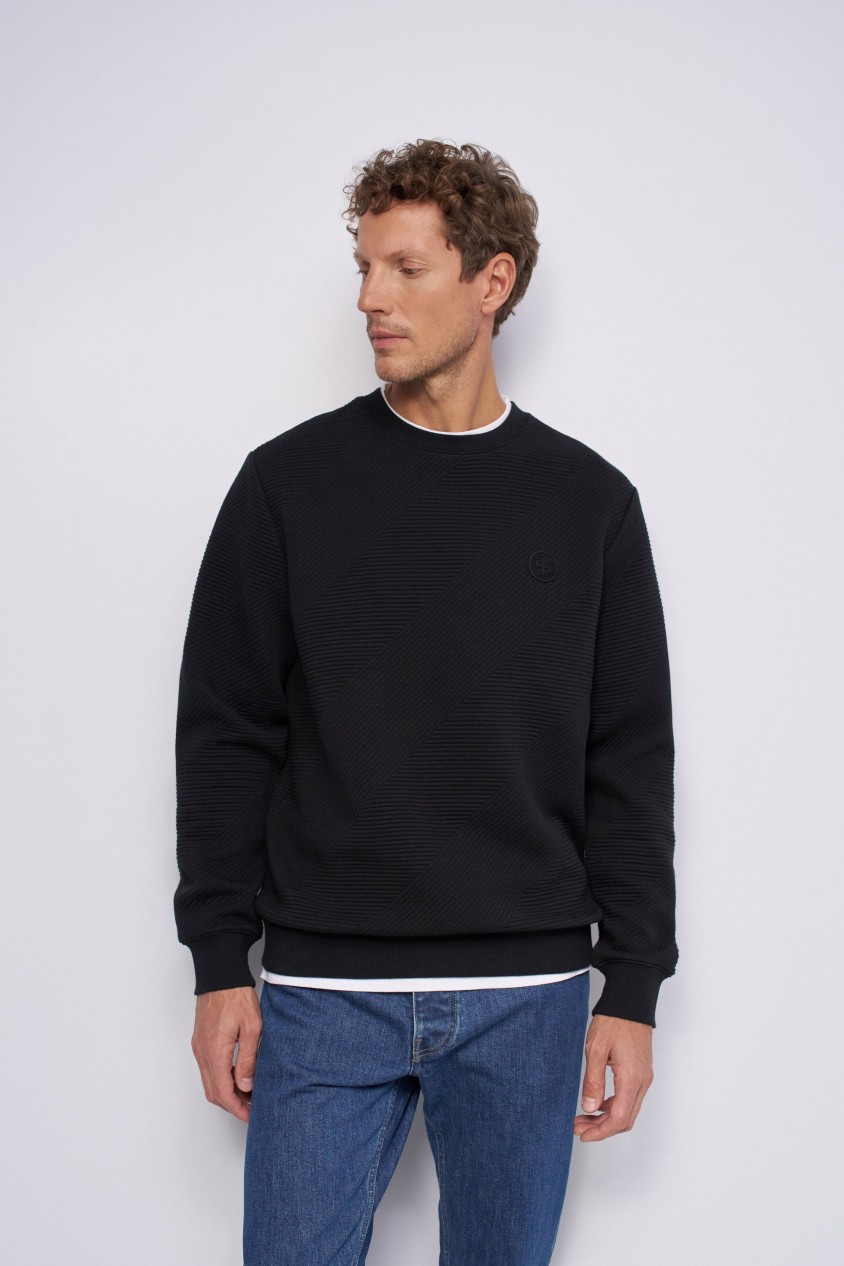 SUDADERA CON RELIEVE